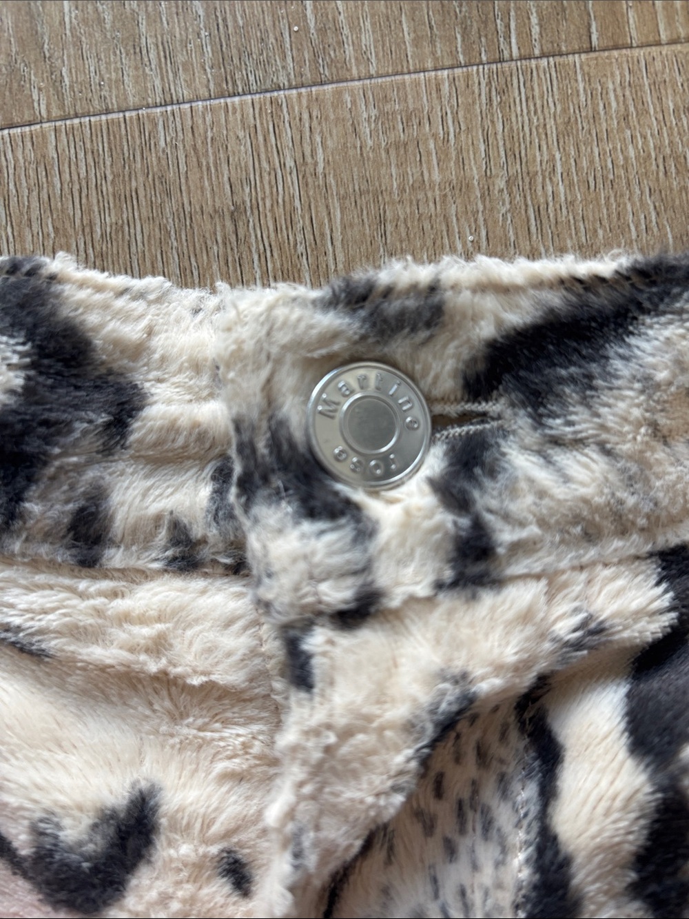 Martine Rose Cream and Black Animal-Print Jean Shorts - Picture 4 of 5